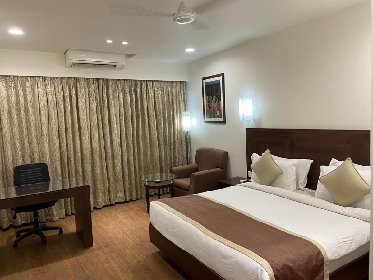 Chryso Hotels Pvt Ltd Ankleshwar ภายนอก รูปภาพ