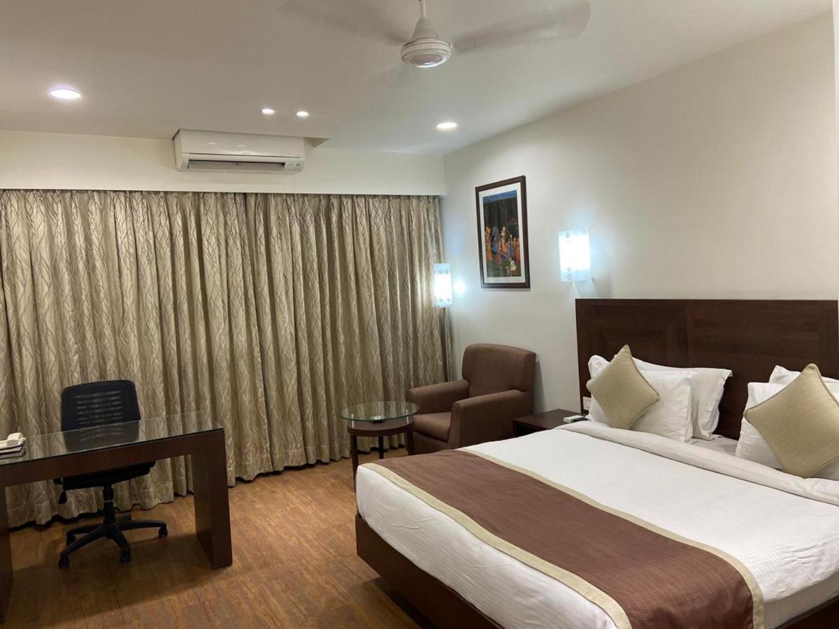 Chryso Hotels Pvt Ltd Ankleshwar ภายนอก รูปภาพ