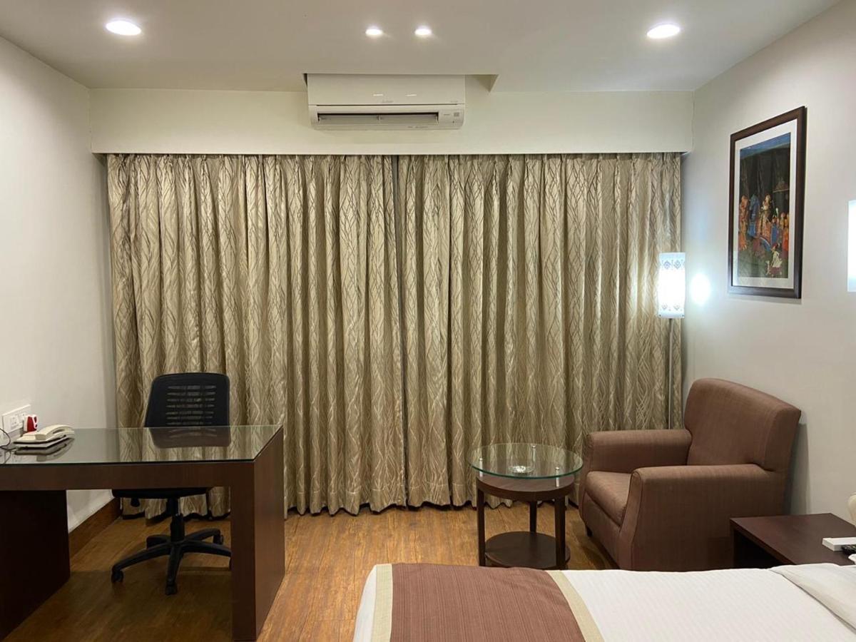 Chryso Hotels Pvt Ltd Ankleshwar ภายนอก รูปภาพ