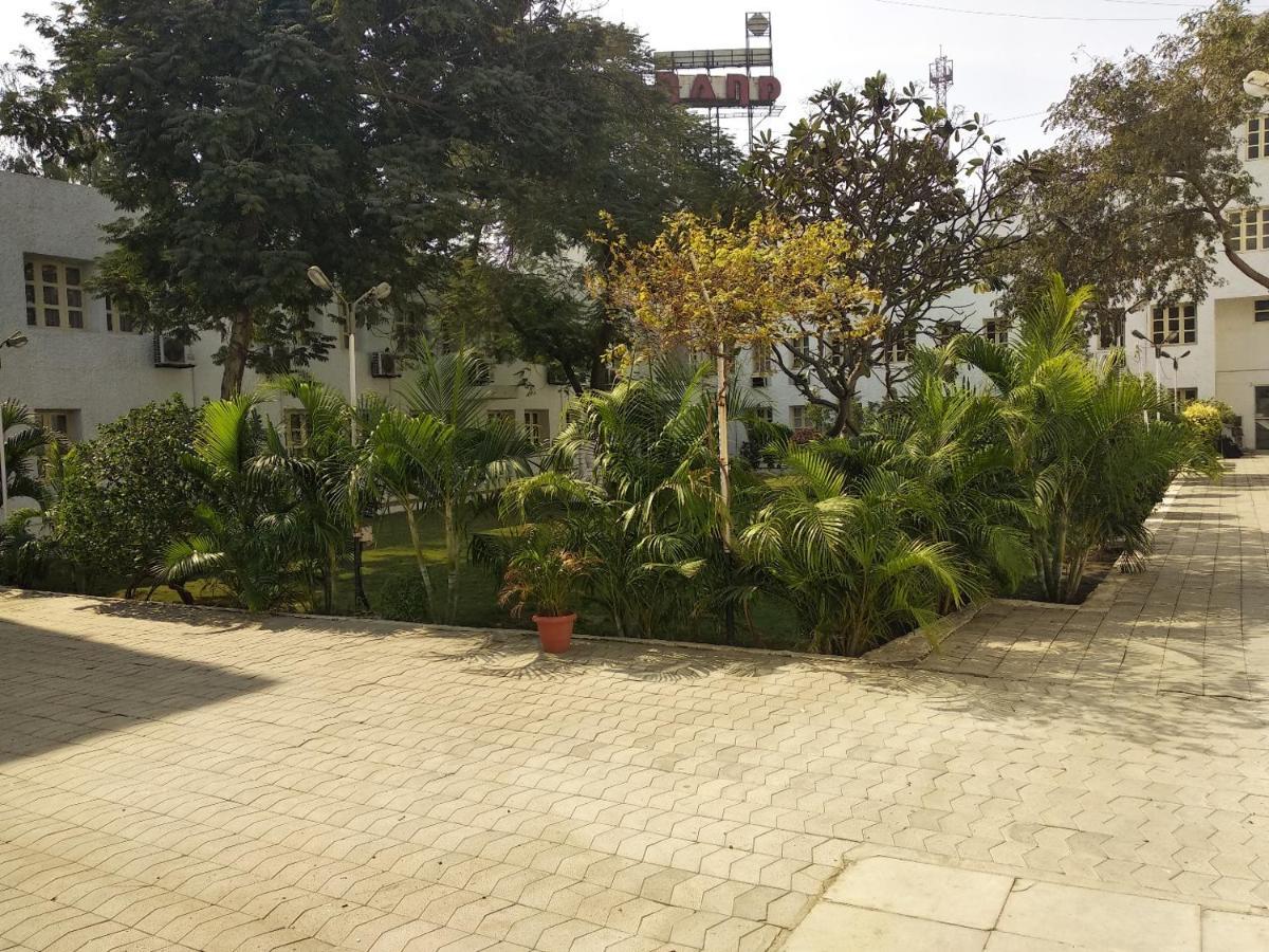 Chryso Hotels Pvt Ltd Ankleshwar ภายนอก รูปภาพ