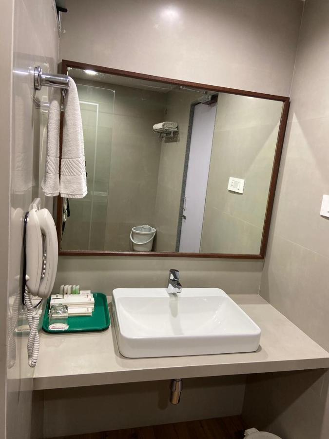 Chryso Hotels Pvt Ltd Ankleshwar ภายนอก รูปภาพ