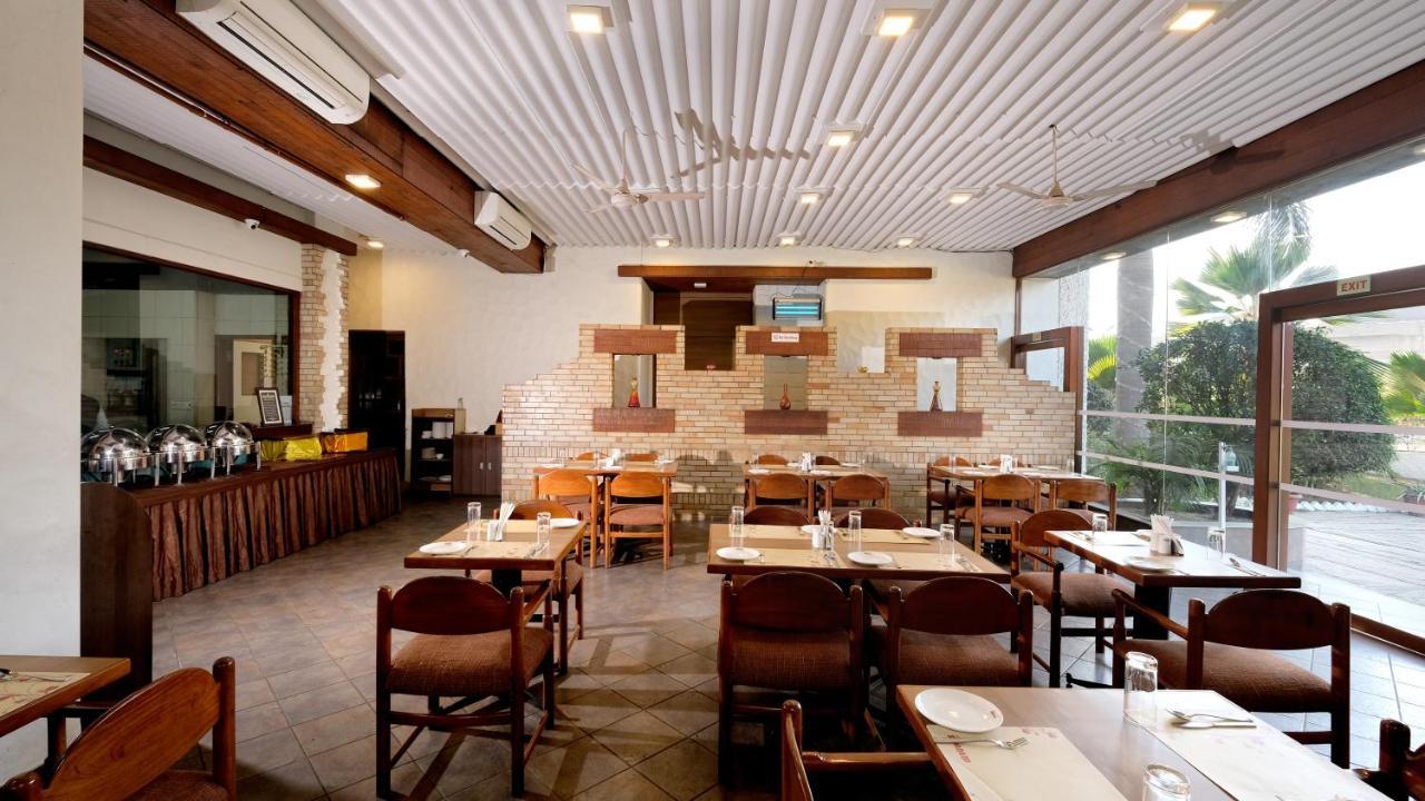 Chryso Hotels Pvt Ltd Ankleshwar ภายนอก รูปภาพ
