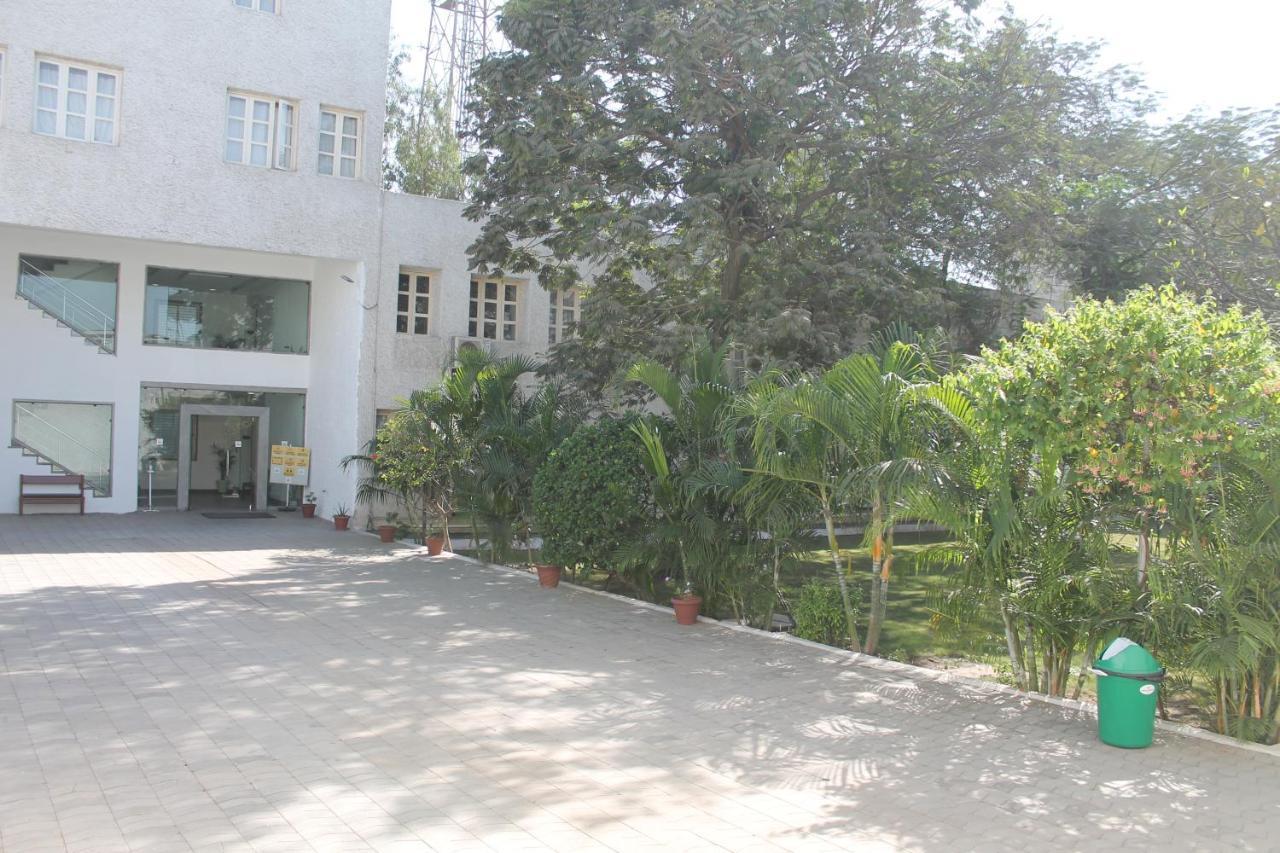 Chryso Hotels Pvt Ltd Ankleshwar ภายนอก รูปภาพ