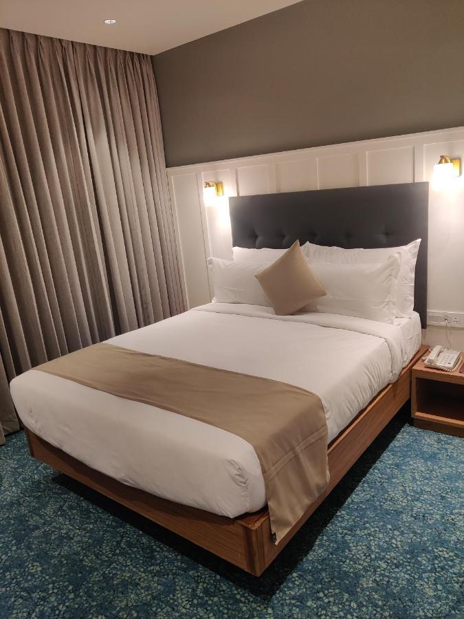 Chryso Hotels Pvt Ltd Ankleshwar ภายนอก รูปภาพ