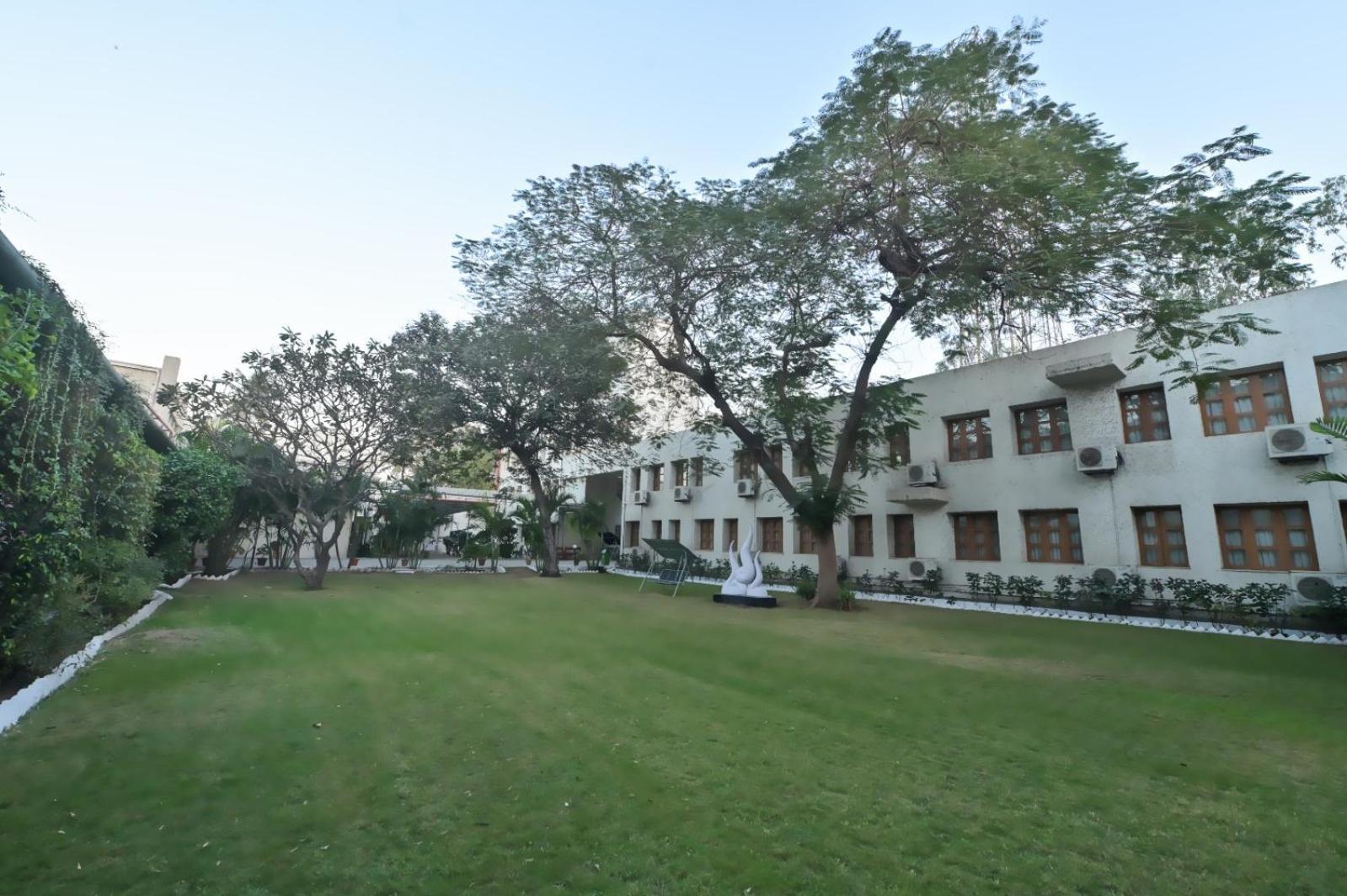 Chryso Hotels Pvt Ltd Ankleshwar ภายนอก รูปภาพ