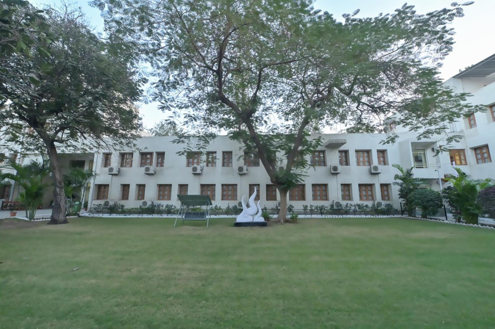 Chryso Hotels Pvt Ltd Ankleshwar ภายนอก รูปภาพ