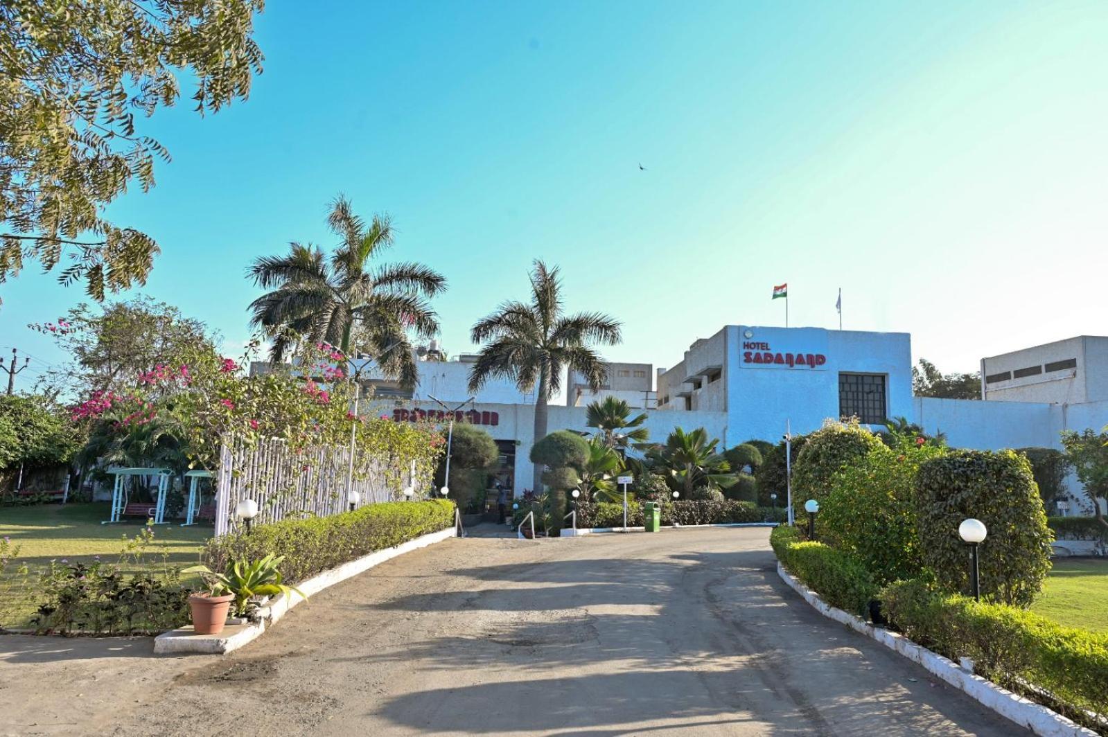 Chryso Hotels Pvt Ltd Ankleshwar ภายนอก รูปภาพ