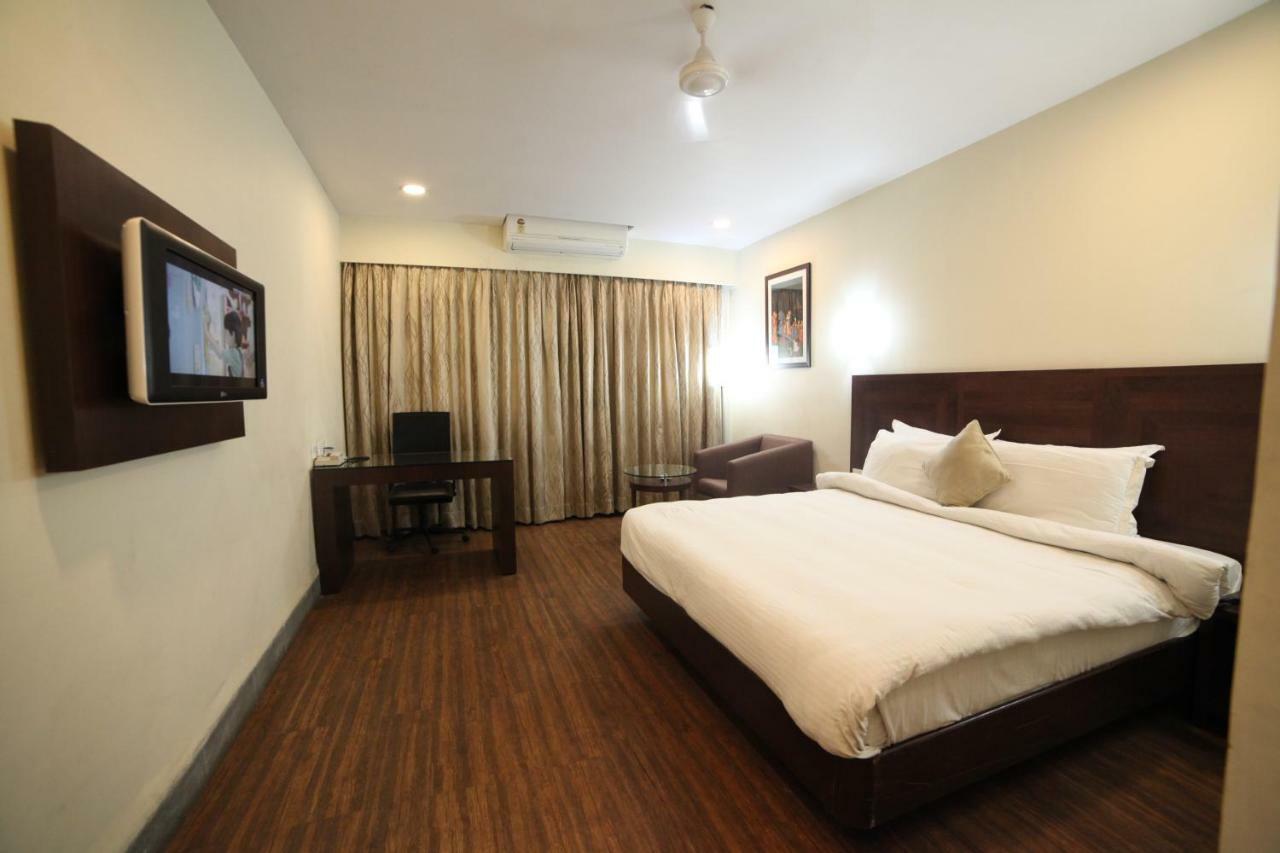 Chryso Hotels Pvt Ltd Ankleshwar ภายนอก รูปภาพ
